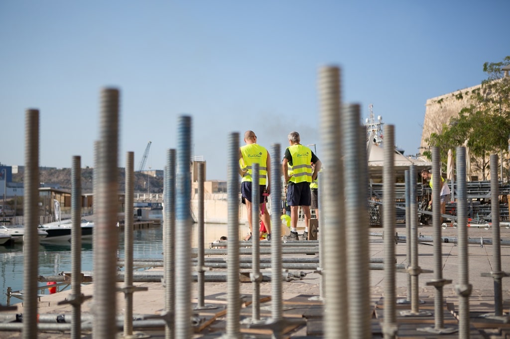 Für eine DVAG Veranstaltung in Malta baute Zweiplan eine 2.500 m² große Plattform in das Hafenbecken von Valletta.