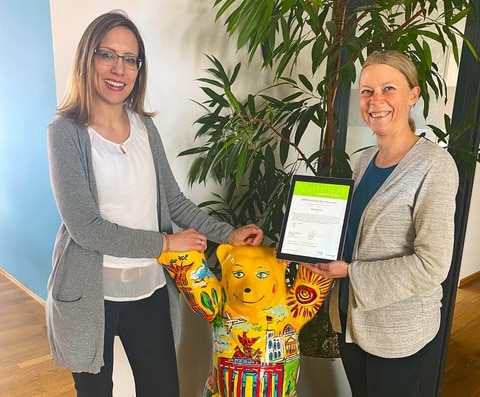 Melanie Grimm, Leitung Event und Nachhaltigkeitsbeauftragte bei der Agentur Bernd (links) und Leonie Umbach, Project Manager Conventions / Sustainable Meetings Berlin