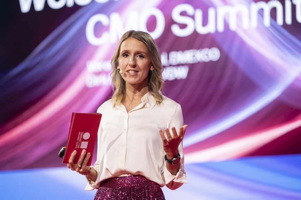 Verena Gründel (Director Brand & Communications DMEXCO, Koelnmesse GmbH, begrüßt die Besucher:innen des DMEXCO CMO Summit 2024