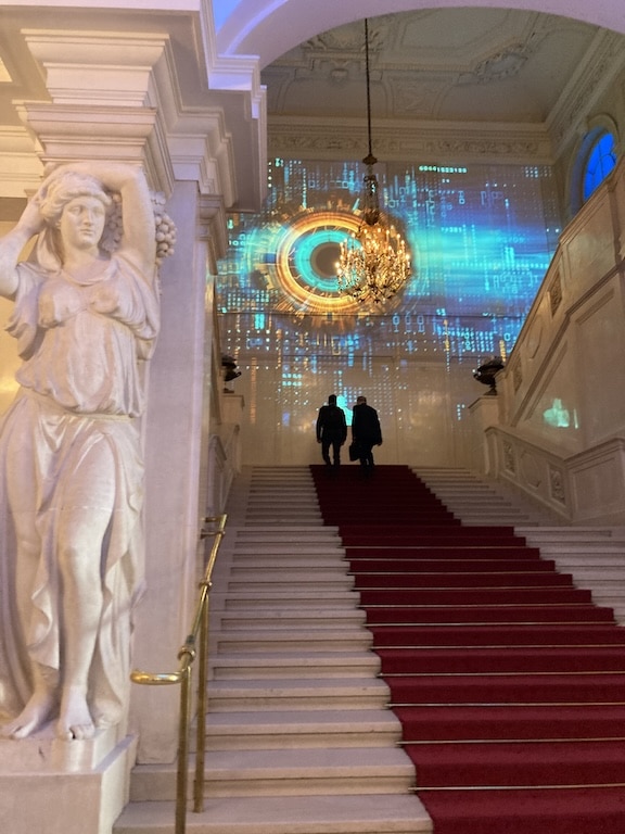 Lumine Projections: Künstlerische und technische Umsetzung in der Hofburg Vienna; Treppenaufgang